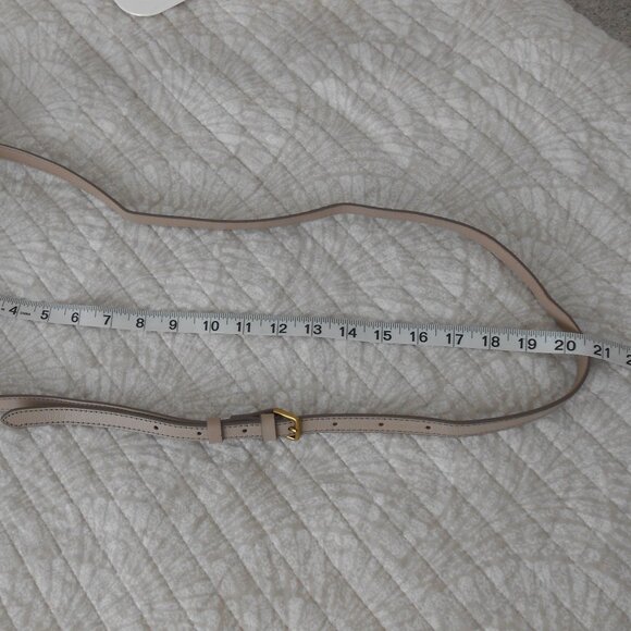 Fossil Taupe Color Neutral Leather Crossbody Bag read details. - Picture 15 of 15